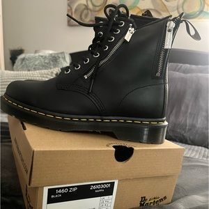 DR.MARTENS (WORN ONCE!!!!)